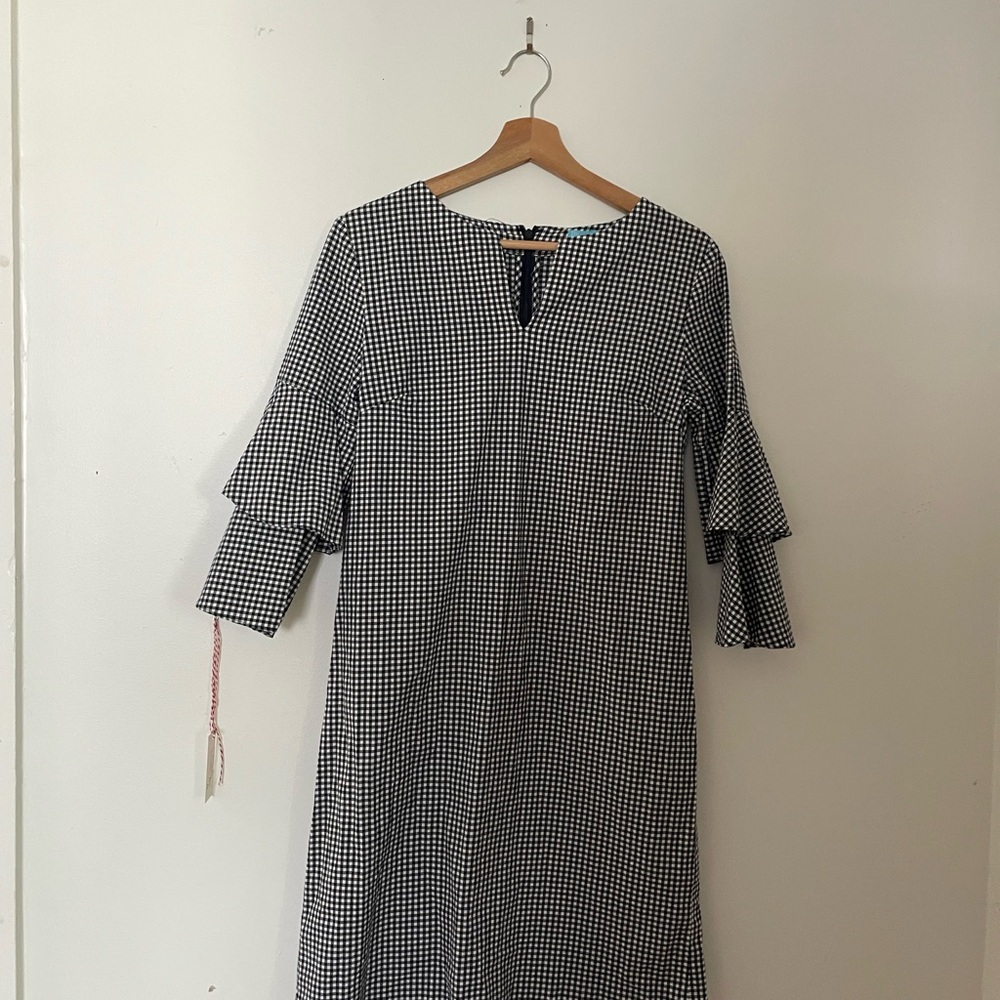 J. McLaughlin Gray and White Ruffled Tiered Sheath Dress